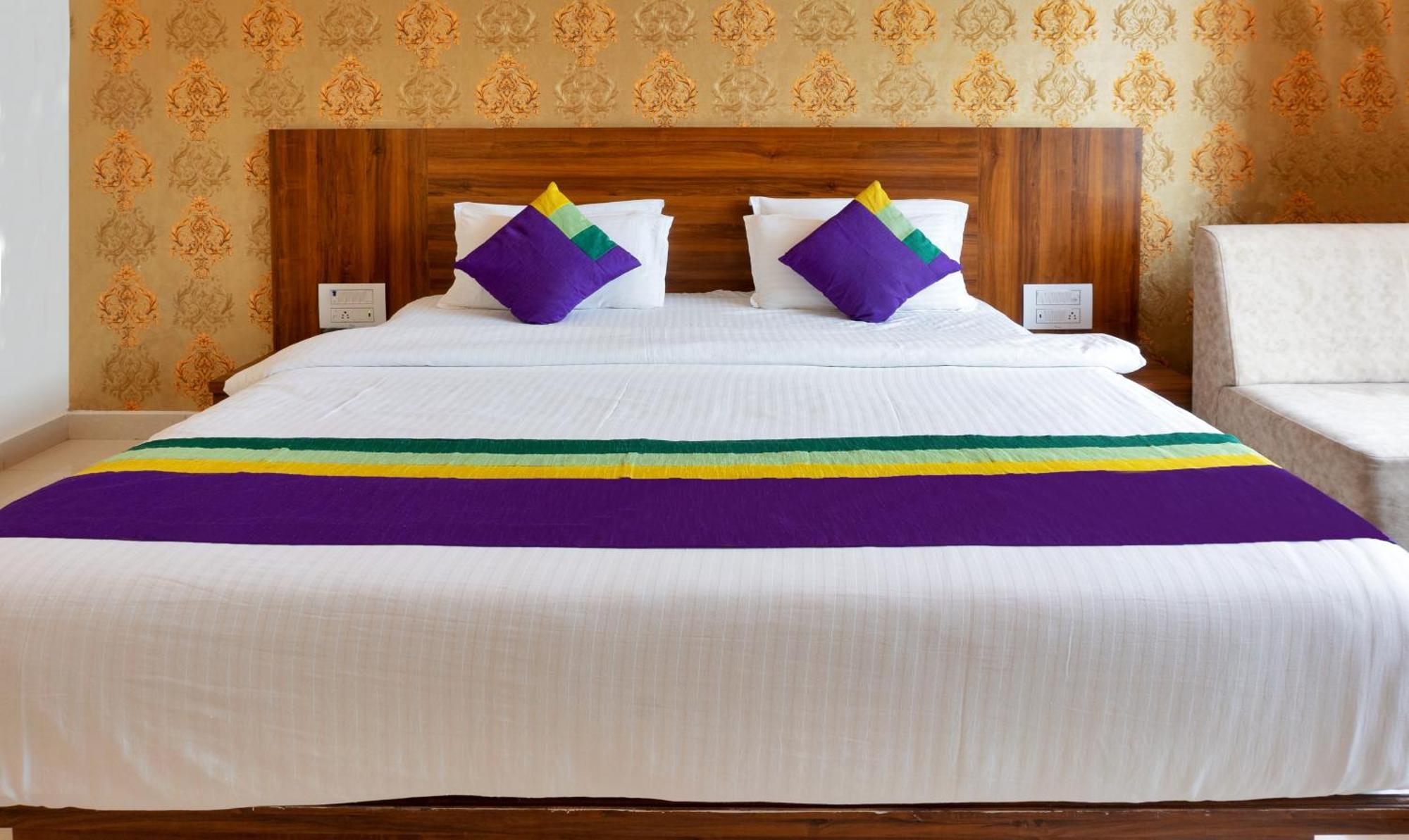 Treebo Premium Royal Amar With Mountain View, 2 Km From Pushkar Lake Exterior photo