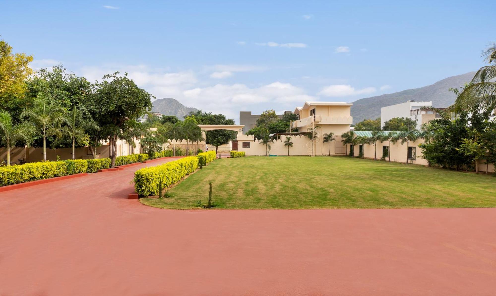 Treebo Premium Royal Amar With Mountain View, 2 Km From Pushkar Lake Hotel Exterior photo